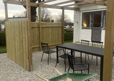 bygge av uteplats pergola med singel