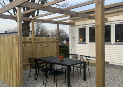 bygge av uteplats pergola med singel